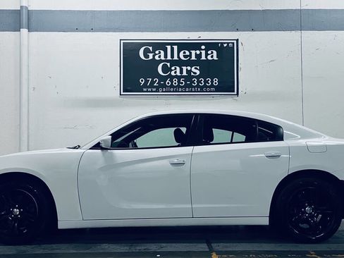 Used 2019 Dodge Charger SXT RWD image 1