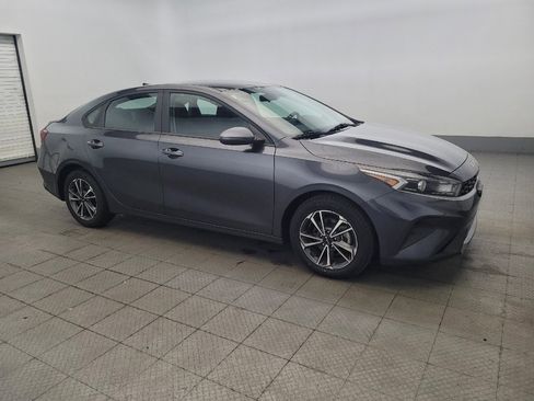 Used 2022 Kia Forte LXS w/ LXS Technology Package FWD image 11