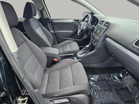 Used 2014 Volkswagen Golf 4-Door image 25