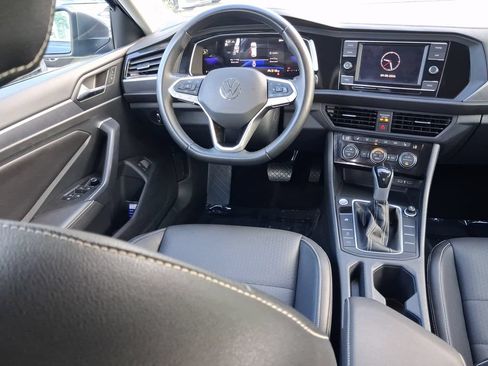 Used 2023 Volkswagen Jetta SE FWD image 17