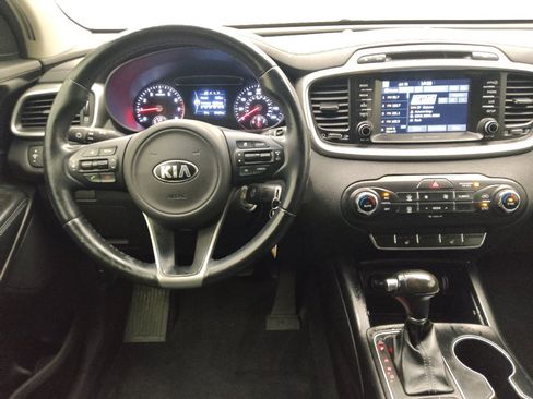 Used 2018 Kia Sorento FWD image 22