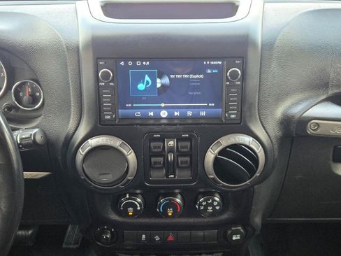 Used 2018 Jeep Wrangler Unlimited Sport S AWD/4WD image 21