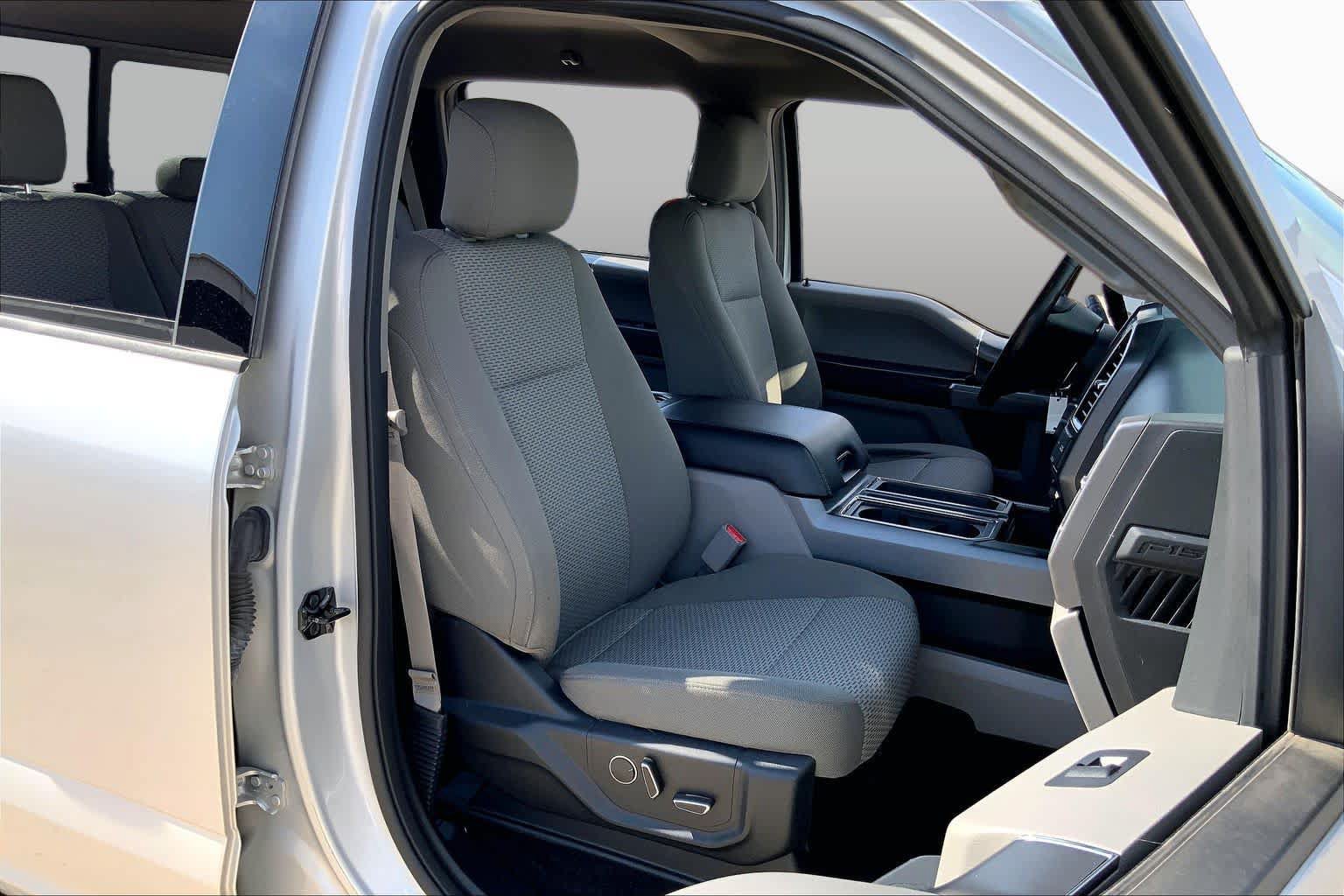 Used 2017 Ford F150 XLT w/ Equipment Group 302A Luxury AWD/4WD image 9