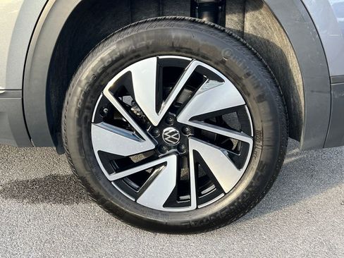 Used 2025 Volkswagen Atlas SE image 15