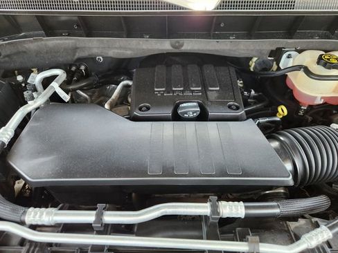 Used 2023 Chevrolet Silverado 1500 LT AWD/4WD image 32