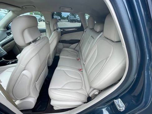 Used 2019 Lincoln MKC Premiere FWD image 18