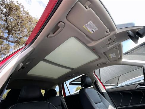 Certified 2023 Volkswagen Tiguan SE w/ Panoramic Sunroof Package image 14