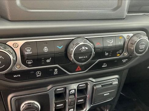 Used 2023 Jeep Wrangler Sport image 31