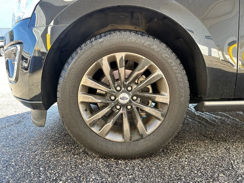 Used 2019 Ford Expedition Limited image 7