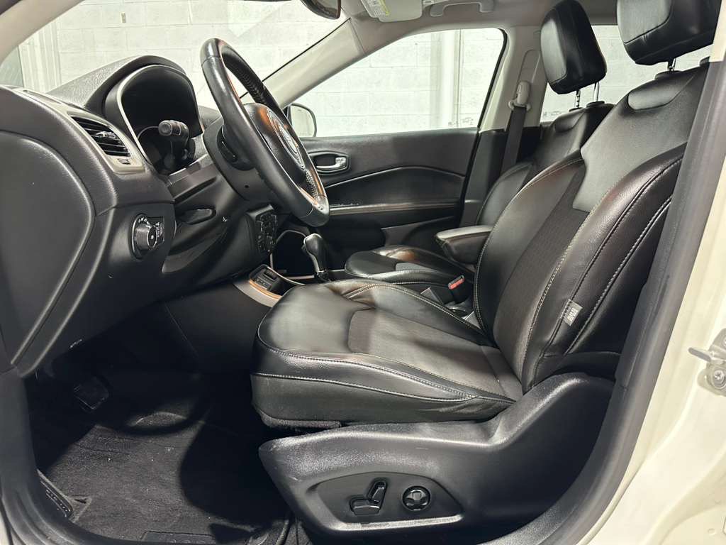 Used 2018 Jeep Compass Latitude w/ Popular Equipment Group FWD image 10