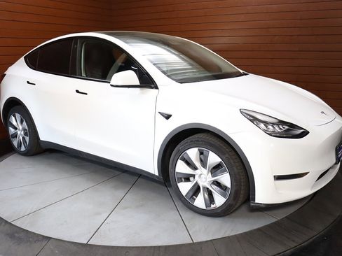 Used 2023 Tesla Model Y Long Range image 29
