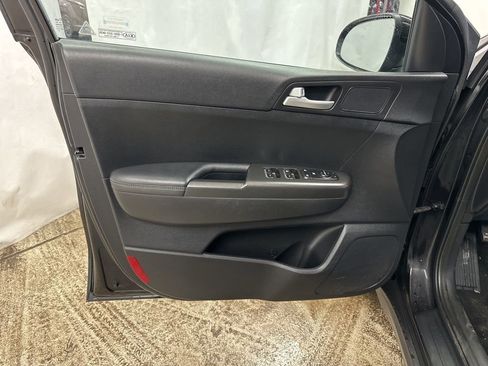 Used 2019 Kia Sportage LX image 9