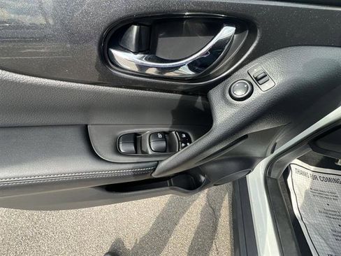 Used 2020 Nissan Rogue SV image 24