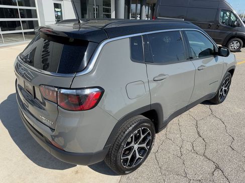 Used 2024 Jeep Compass Limited AWD/4WD image 5