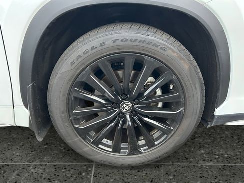 Used 2023 Toyota Highlander XSE image 9