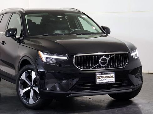 Used 2024 Volvo XC40 B5 Core AWD/4WD image 6