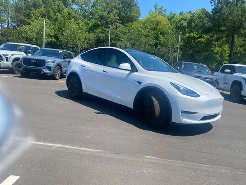 Used 2024 Tesla Model Y Long Range AWD/4WD image 32