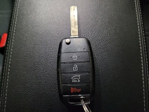 Used 2019 Kia Sorento AWD V6 image 32