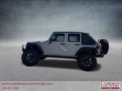 Used 2017 Jeep Wrangler Unlimited Rubicon w/ Cold Weather Group AWD/4WD image 6