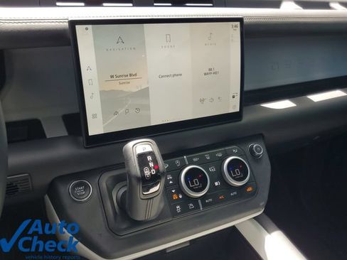 Used 2025 Land Rover Defender 130 X-Dynamic SE AWD/4WD image 27