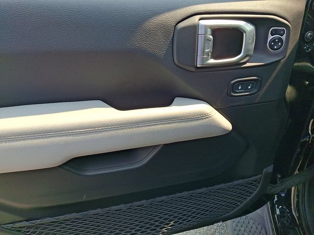 Used 2023 Jeep Gladiator Overland AWD/4WD image 12