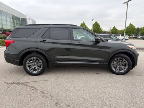 Used 2023 Ford Explorer XLT w/ Equipment Group 202A AWD/4WD image 8