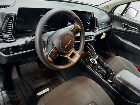 Used 2023 Kia Sportage LX image 16