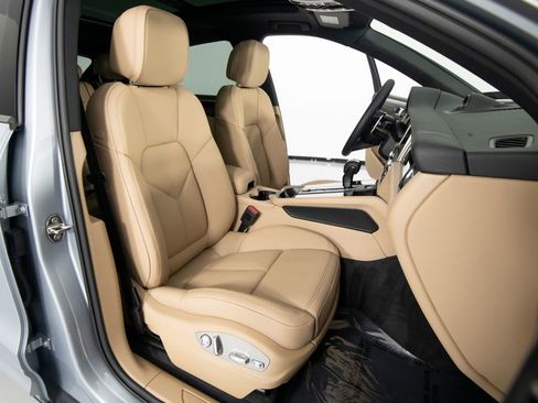 New 2026 Porsche Macan AWD/4WD image 32