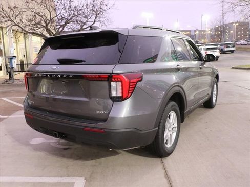 New 2026 Ford Explorer Active image 5