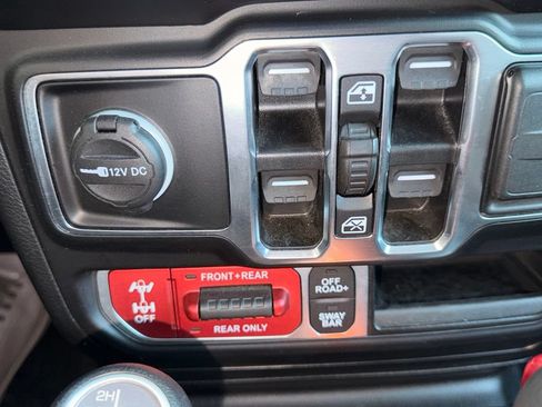 Used 2022 Jeep Gladiator Rubicon AWD/4WD image 17