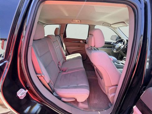 Used 2012 Jeep Grand Cherokee Laredo w/ Laredo E Group AWD/4WD image 24