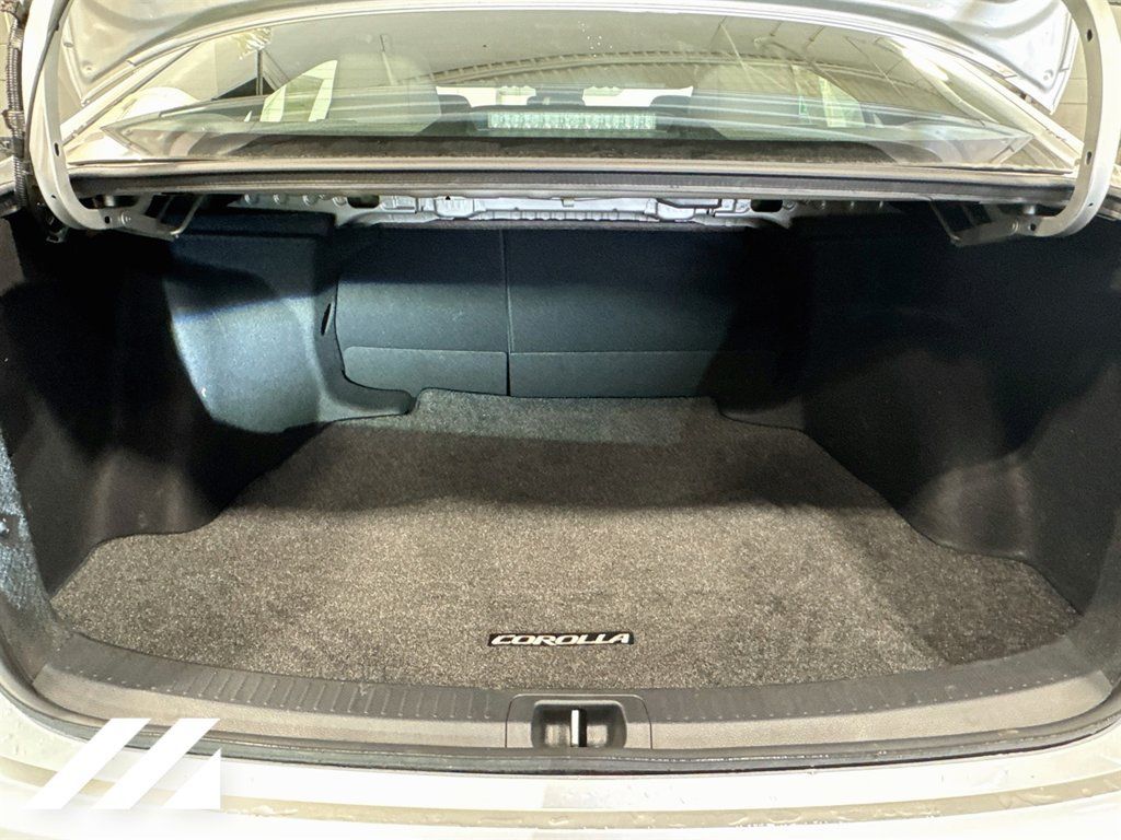 Used 2023 Toyota Corolla SE w/ Carpet Mat Package (TMS) FWD image 26
