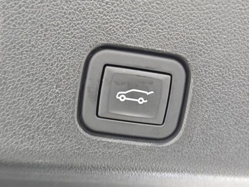 Used 2024 Chevrolet Traverse LT AWD/4WD image 16