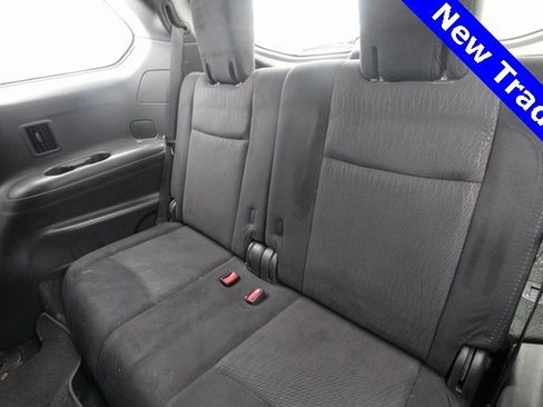 Used 2015 Nissan Pathfinder SV image 11