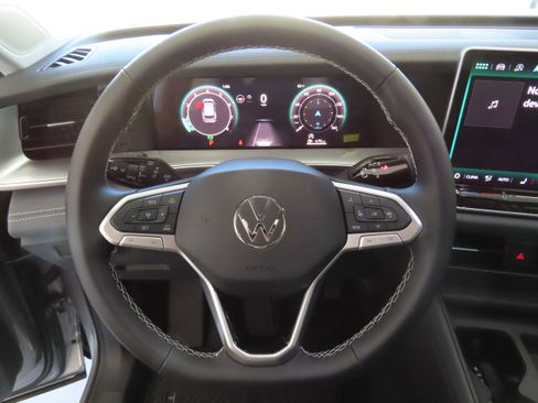 New 2025 Volkswagen Tiguan SE image 16