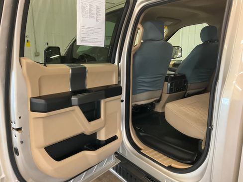 Used 2017 Ford F150 XLT w/ Equipment Group 302A Luxury AWD/4WD image 18