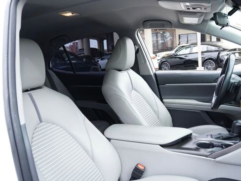 Used 2023 Toyota Camry SE image 17