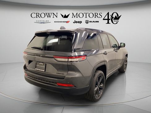Used 2025 Jeep Grand Cherokee Limited w/ Luxury Tech Group II AWD/4WD image 14