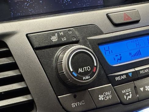 Used 2011 Honda Odyssey Touring Elite image 31