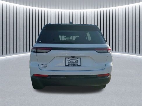 New 2025 Jeep Grand Cherokee Limited image 4