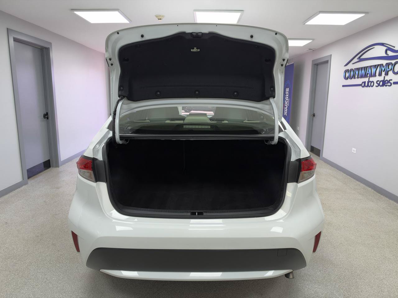 Used 2022 Toyota Corolla LE FWD image 34
