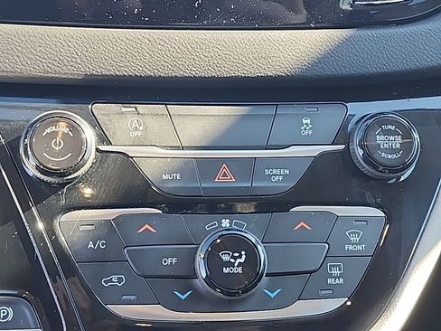 Certified 2022 Chrysler Voyager LX image 6