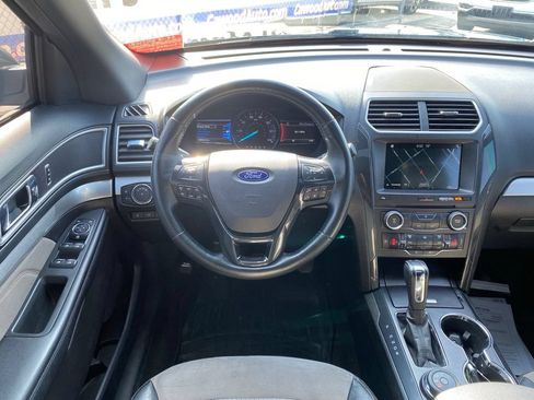 Used 2017 Ford Explorer XLT w/ XLT Technology Feature Bundle AWD/4WD image 20