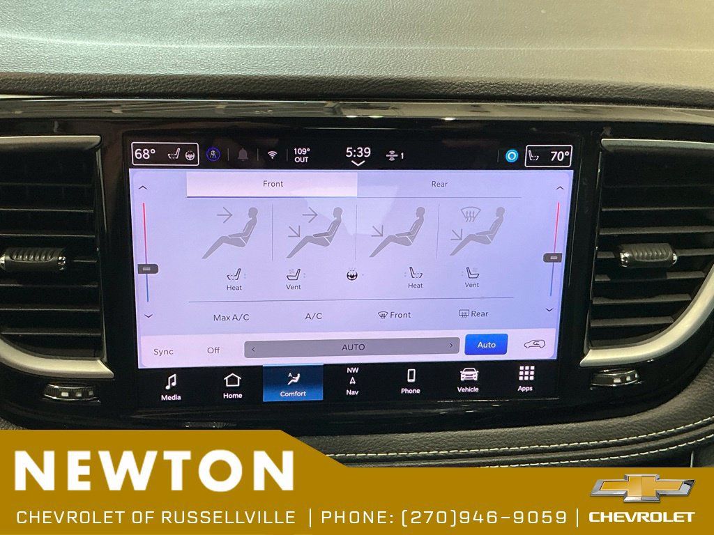 Used 2025 Chrysler Pacifica Limited FWD image 31