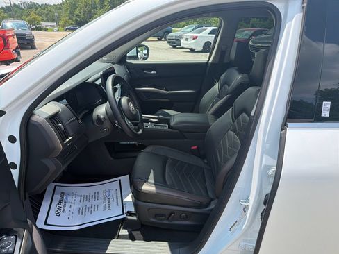 Used 2025 Nissan Pathfinder Platinum w/ Cargo Package FWD image 13