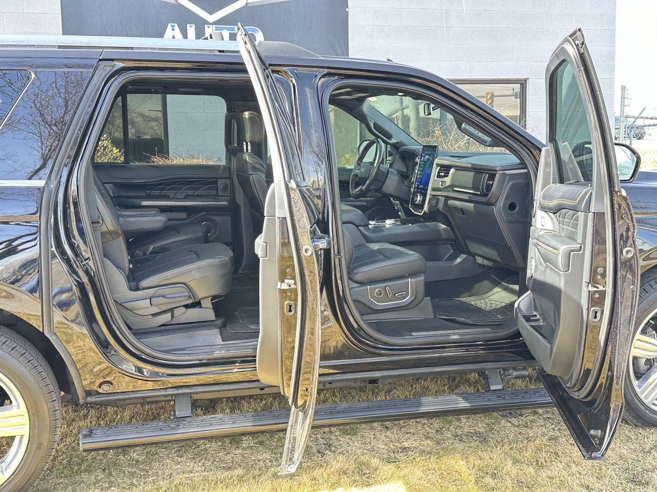 Used 2024 Ford Expedition Max Platinum AWD/4WD image 27