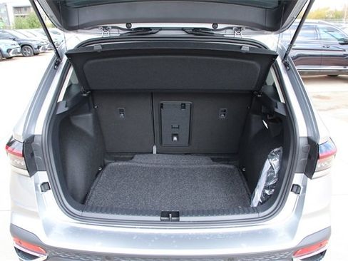 New 2026 Volkswagen Taos SE image 30