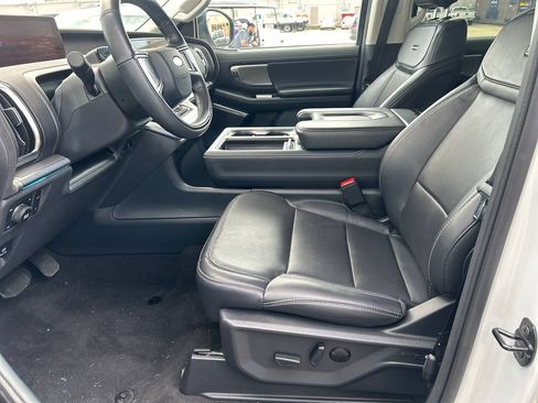 Used 2025 Ford Expedition Platinum AWD/4WD image 10