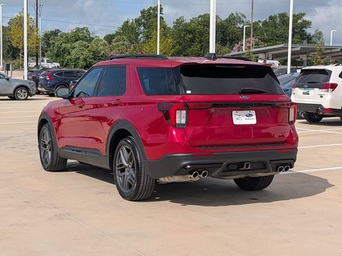 Used 2025 Ford Explorer ST AWD/4WD image 4