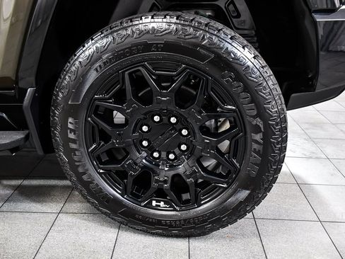 Used 2025 GMC Hummer EV 2X w/ LPO, Cargo Utility Package AWD/4WD image 9